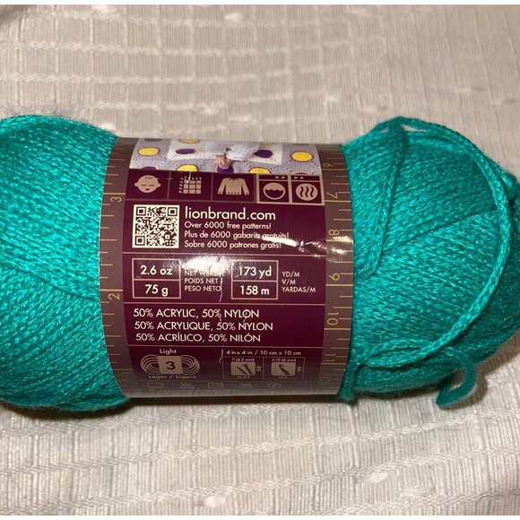 1 Skein Discontinued Lion Brand Modern Baby DK Wt Yarn Color 130 Green - Picture 2 of 4